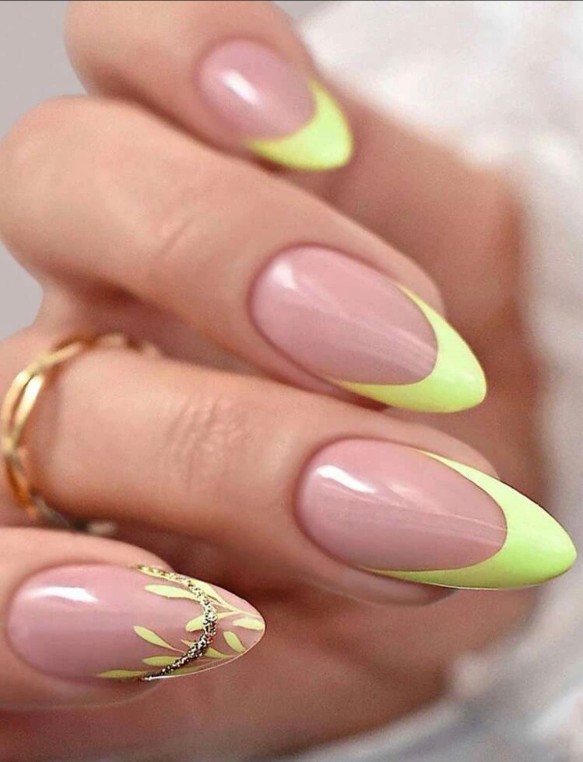Yellow Spring Press On Nails